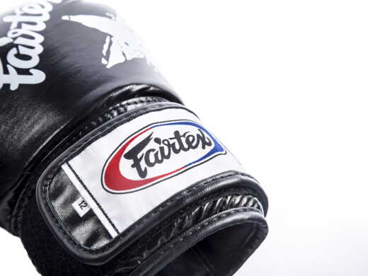 RĘKAWICE BOKSERSKIE FAIRTEX BGV1-N (black/white/black) "Nation Print" "K"